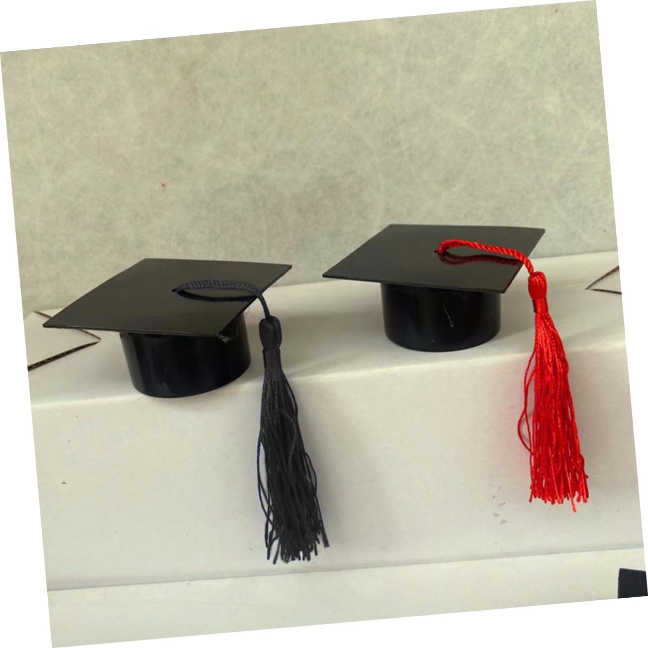 KOMBIUDA 12pcs Graduation Cap Candy Boxes with Tassels