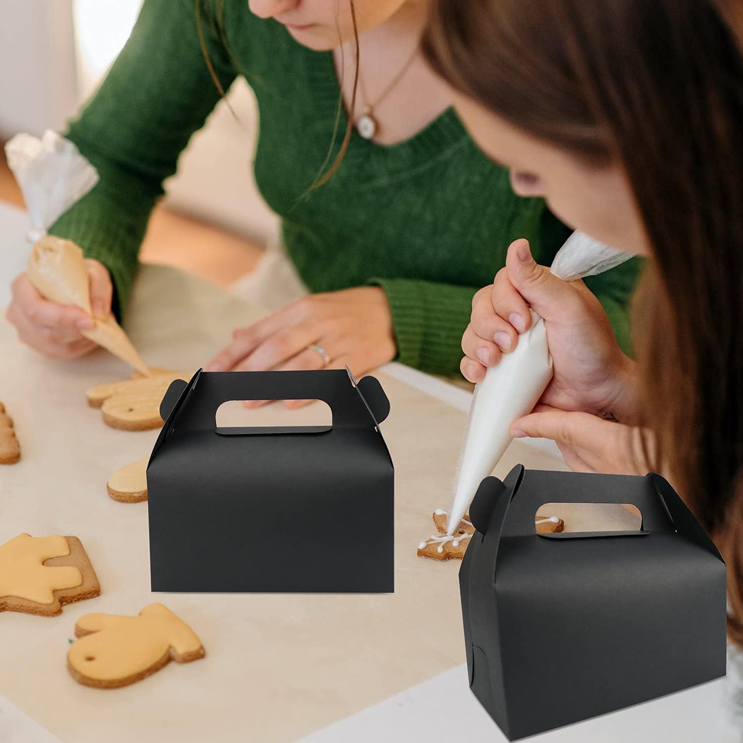 GUIFIER 25 Pack Black Gable Treat Boxes for Party Favors