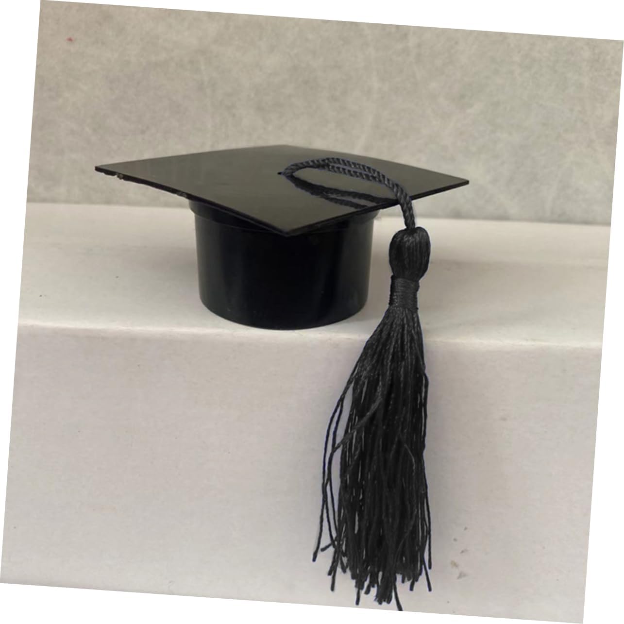 KOMBIUDA 12pcs Graduation Cap Candy Boxes with Tassels